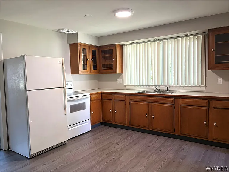 700 Park Ave — Photo 3