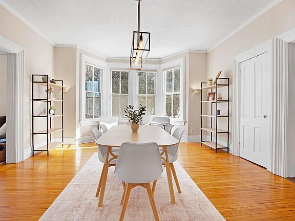 3rd image of 333 W 2nd St #2