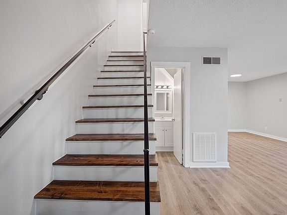 3rd image of 161 Printers Ln #2