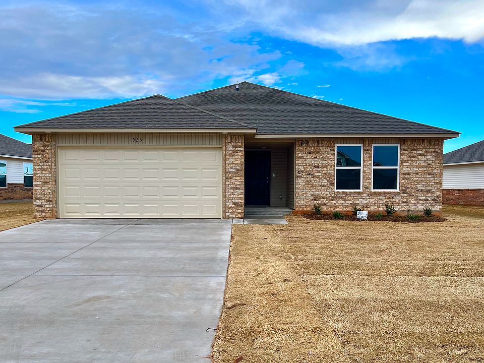 1st image of 925 S Blackjack Ln