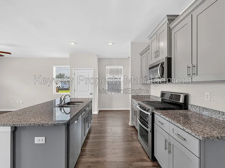 411 Shipwreck Dr — Photo 7