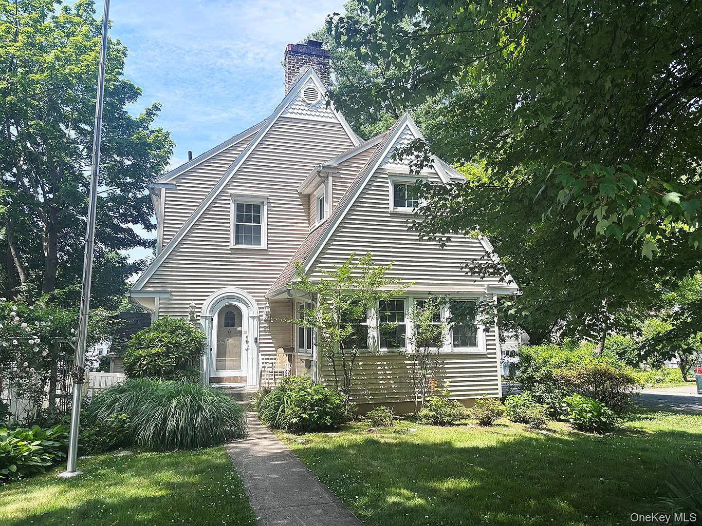 3 bed, 2.5 bath, 1666 sqft, $5,750 — Photo 1