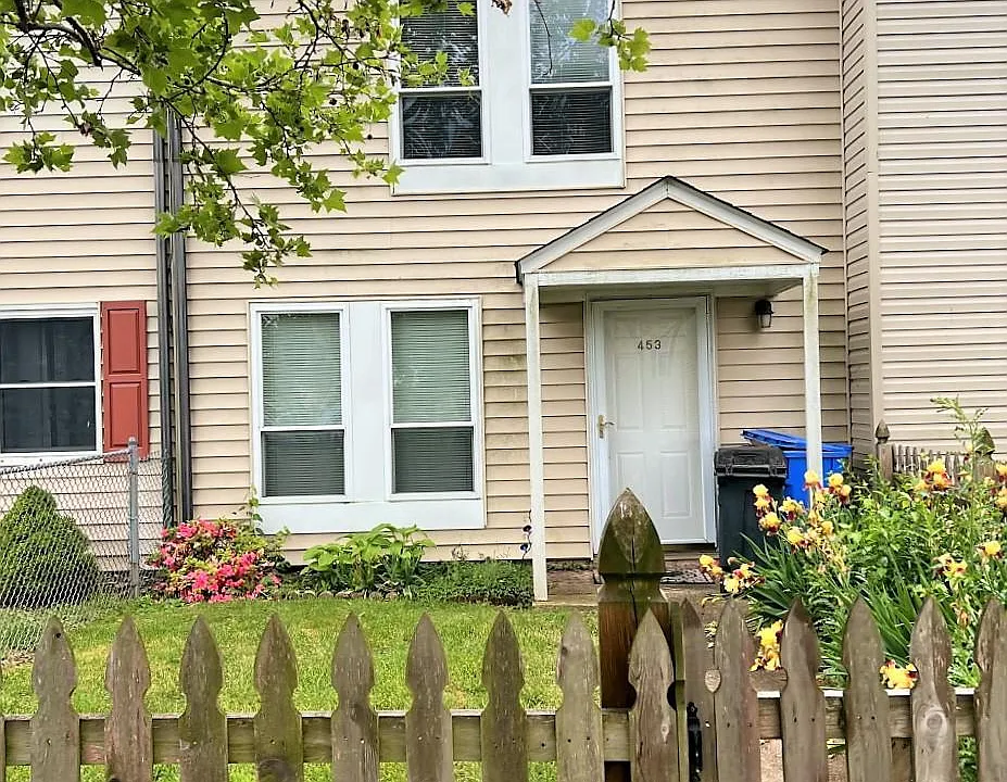 453 Berry Ct
