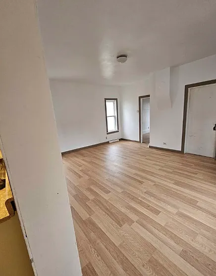 402 Oak St — Photo 1