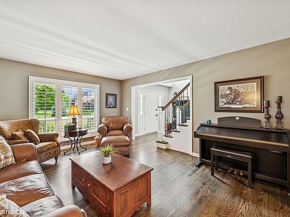 5th image of 4N709 W Woods Dr