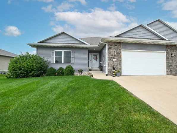 544 Meadow Oak Cir, Fairfax, IA 52228