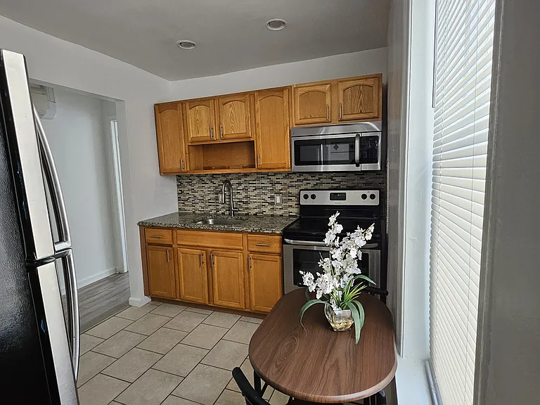 926 Belmont Ave #2 — Photo 2