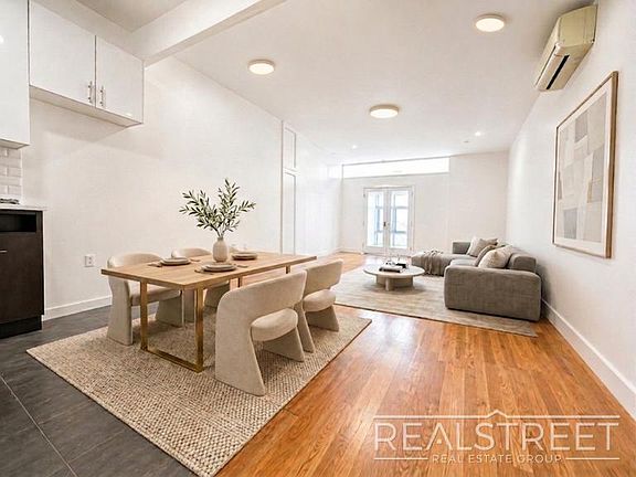 3rd image of 90-02 Queens Blvd #519