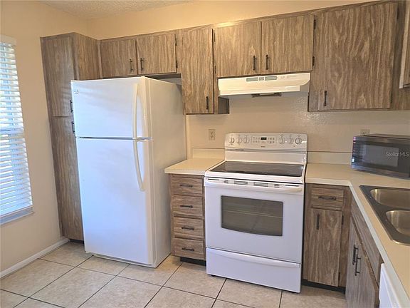 3rd image of 2912 WAINWRIGHT COURT