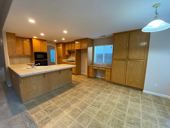 4th image of 682 Alder Ln