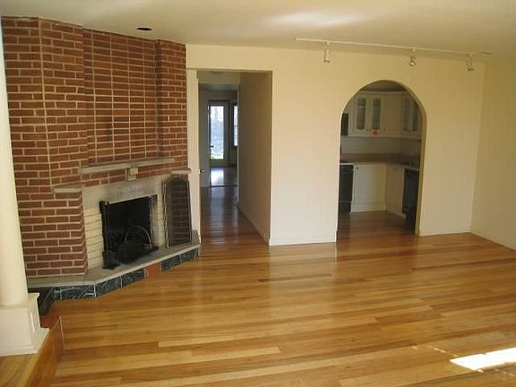 3rd image of 76 Essex St #2