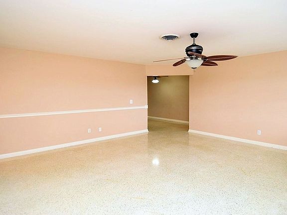 4th image of 3556 NE Skyline Dr
