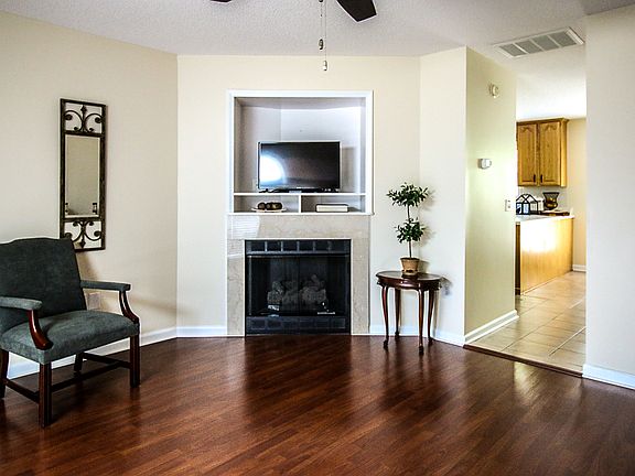 3rd image of 119 Teaberry Ct