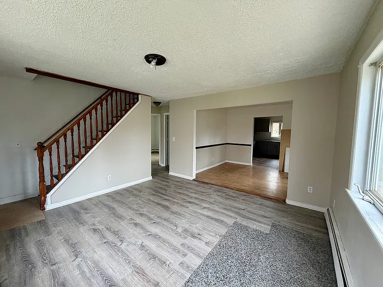 126 Flower Rd — Photo 2