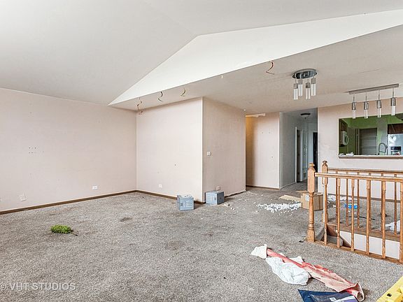 4th image of 749 W Streamwood Blvd Unit B