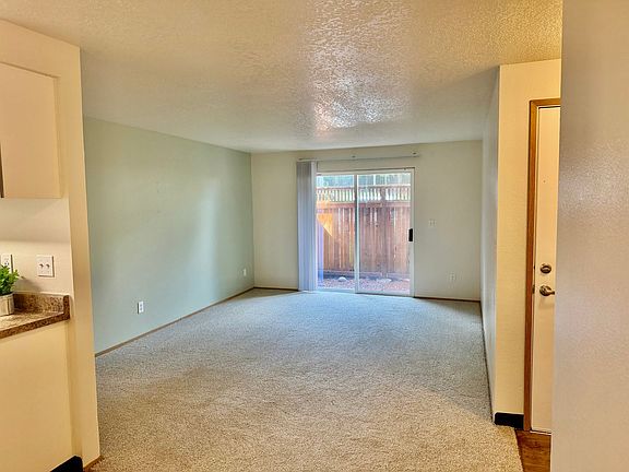 4th image of 8057 SE Monroe St #8033