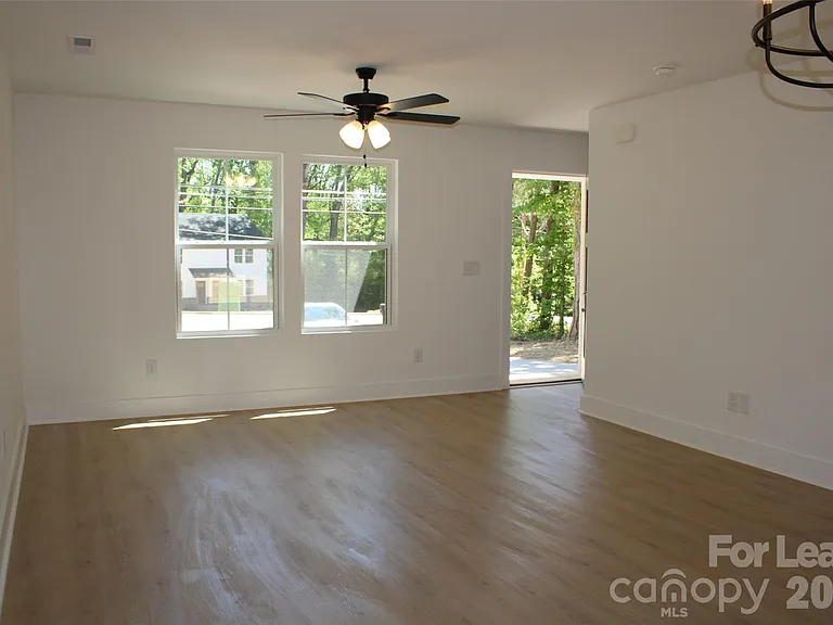 562 W Park Ave #B — Photo 6