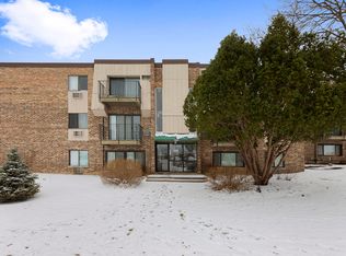 1493 N Winslowe Dr APT 204, Palatine, IL 60074
