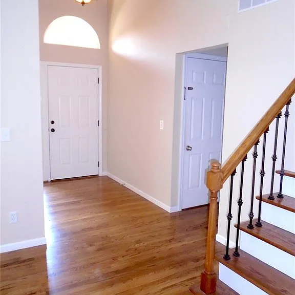 1109 Peachtree Ct — Photo 3