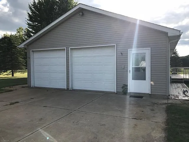 6427 Clyde Rd — Photo 4