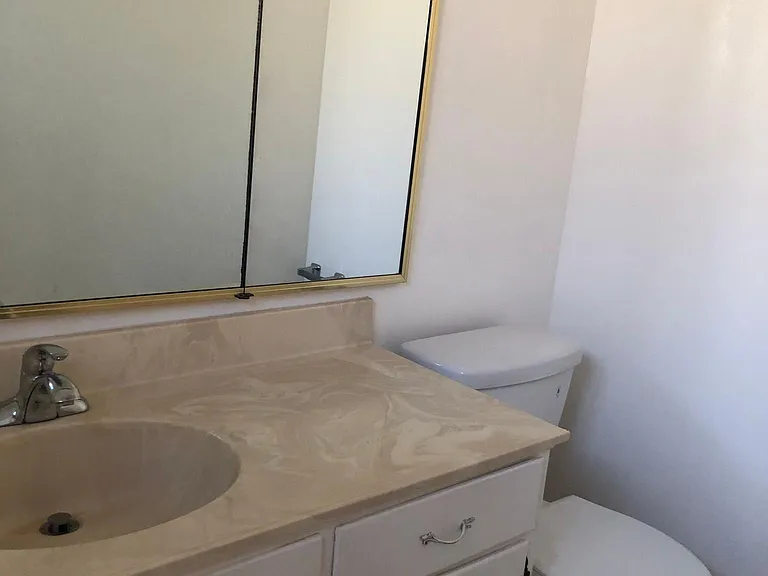 Master bedroom Half bathroom