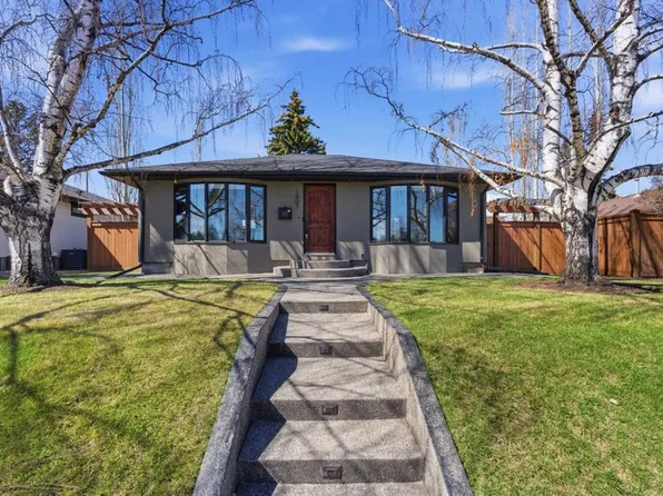 1907 E Kelwood Dr SW, Calgary, AB T3E 3Z4