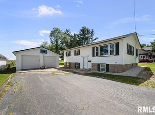 216 McKinley St, Hooppole, IL 61258