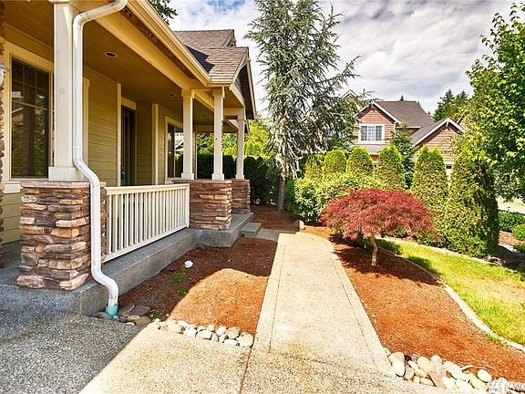 3rd image of 3027 22nd Street Pl SW