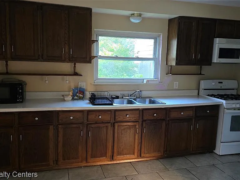 18270 Foch St — Photo 3