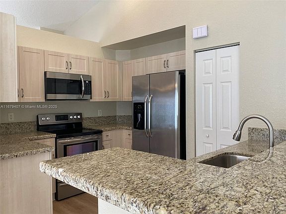 3rd image of 475 Conservation Dr