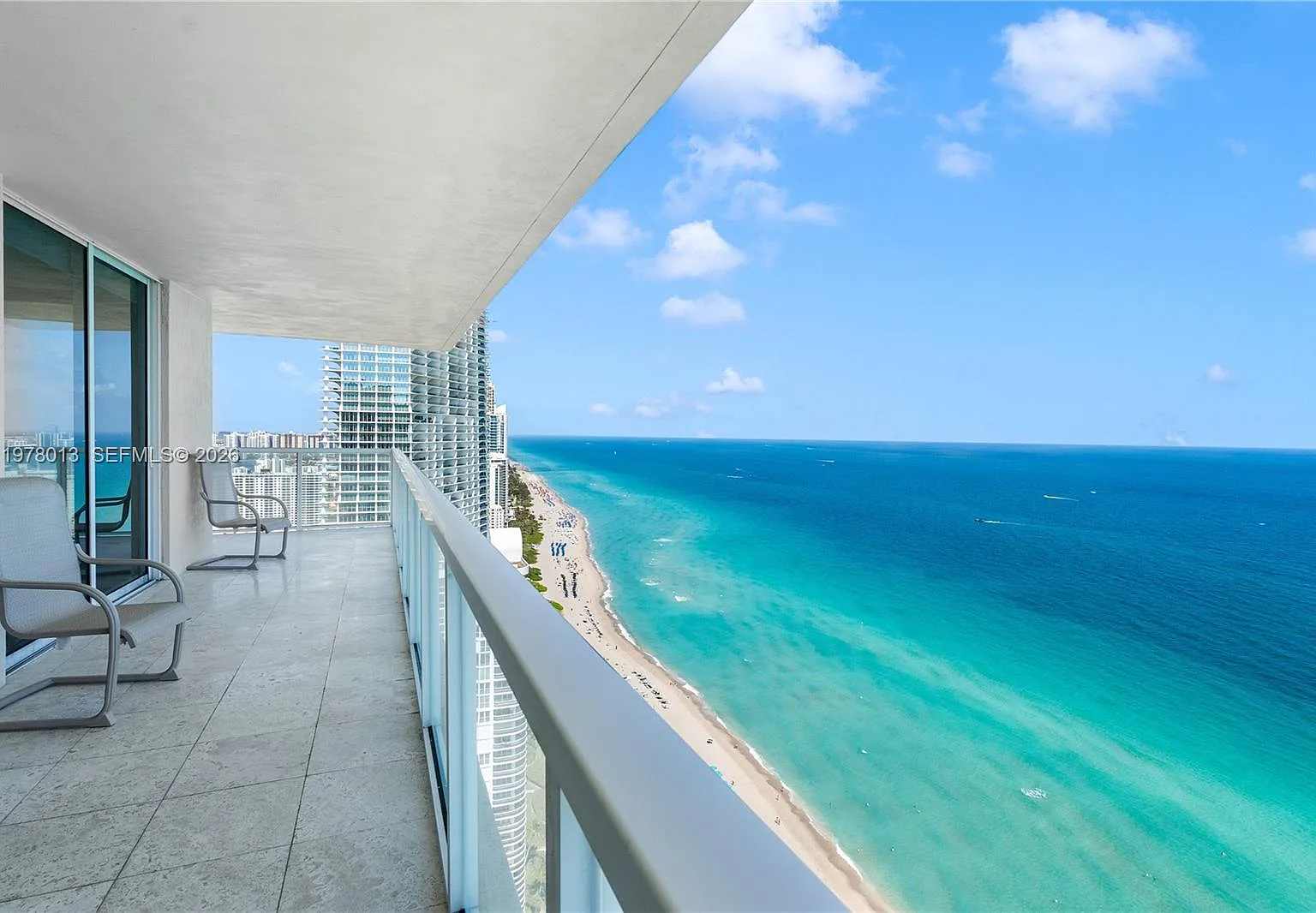 La Perla Condo — Photo 1