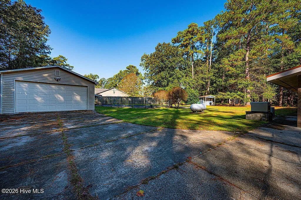 3 bed, 2.5 bath, 1810 sqft, $2,000 — Photo 3