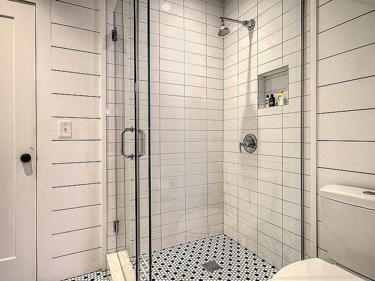 37 Ashe St #A — Photo 6
