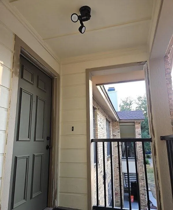 2 bed, 1.5 bath, 1020 sqft, $1,150 — Photo 2