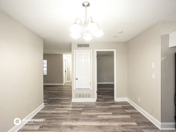 4th image of 1015 Croydonwood Cir