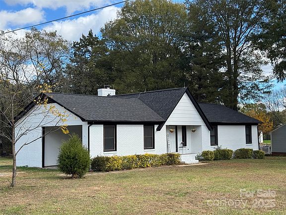 4th image of 425 Acorn Oaks Dr