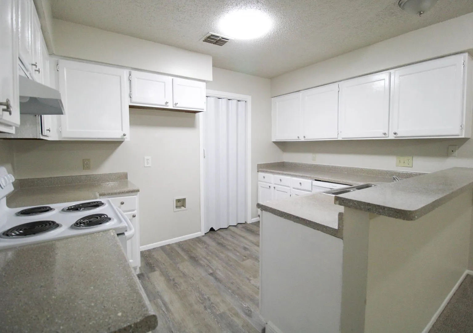 4724 Oakfield Way — Photo 3