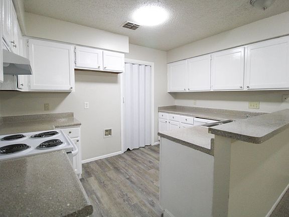 3rd image of 4724 Oakfield Way