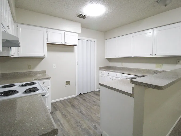 4724 Oakfield Way — Photo 1