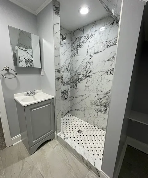 421 E Morehead St — Photo 30