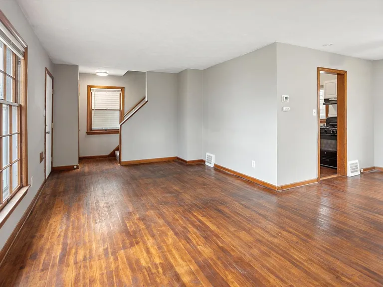 9504 S Highland Ave — Photo 5