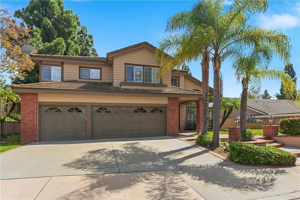 3 bed, 2.5 bath, 2465 sqft, $5,400 — Photo 1