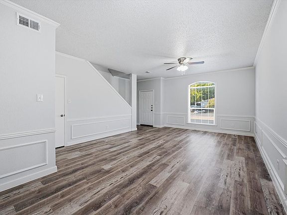 5th image of 2122 W East Roberts Dr