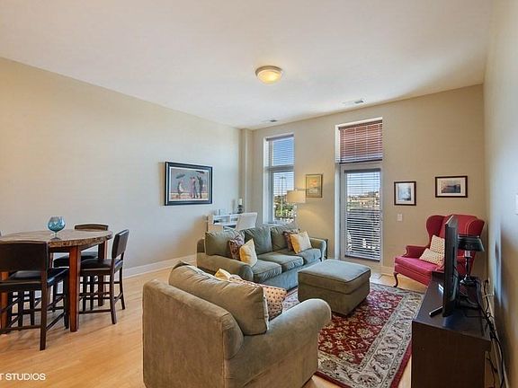 3rd image of 725 N Aberdeen St #P-37