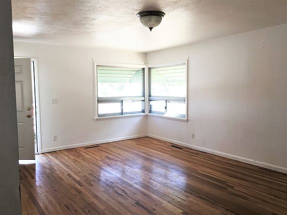 2nd image of 304 E 39th St