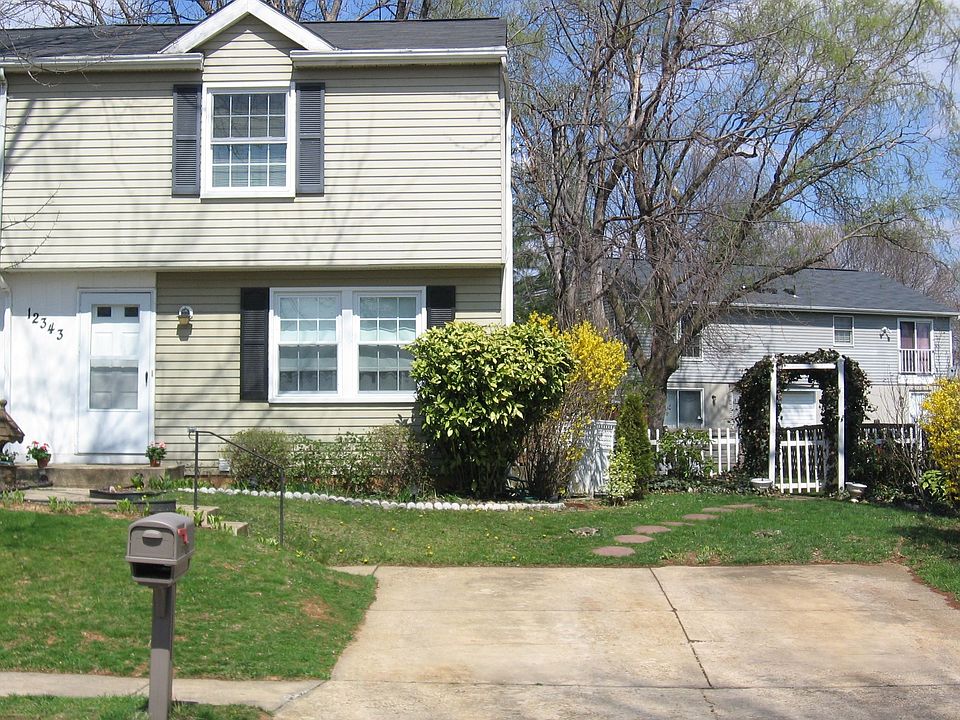 Semi-detached home with 2-car parking pad!