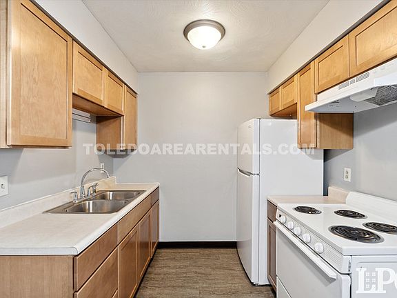 2nd image of 6016 Secor Rd #15