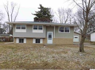 2201 Brookmeade Dr, Quincy, IL 62301
