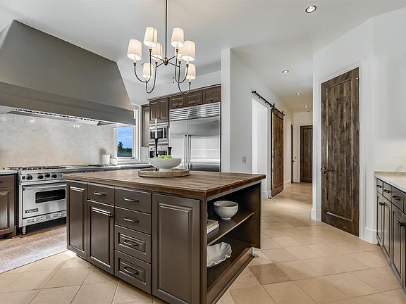 4th image of 624 Logans Ln