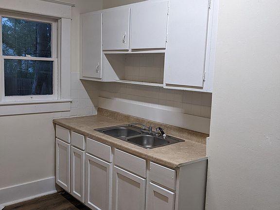 5th image of 1800 E Main St